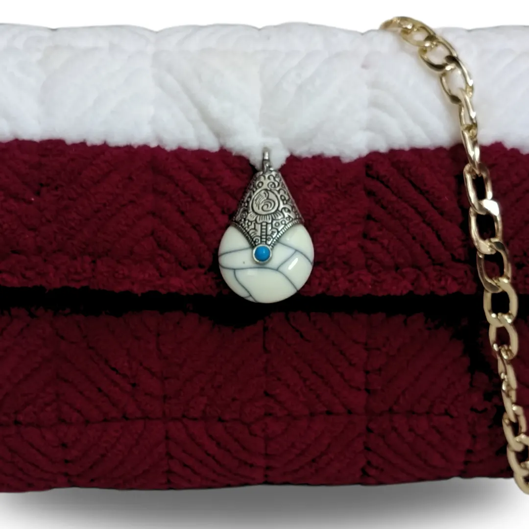 Maron Marvel Handbag Front hook closeup